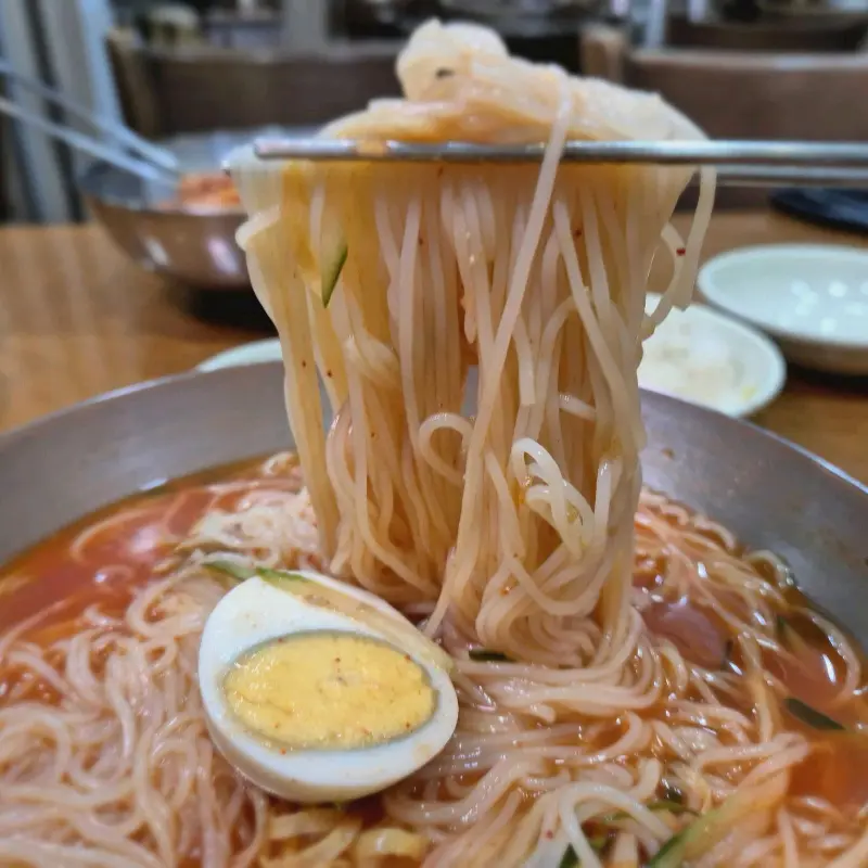 탱글탱글한 밀면 면발