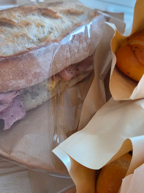 라이언베이커 콜로니 빵 진열대