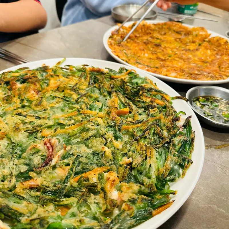 맛깔스러운 김치전