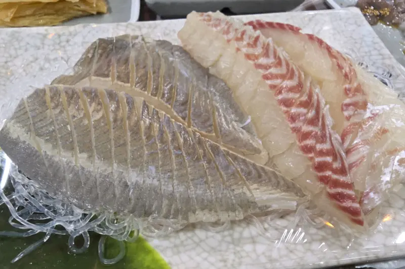 매운탕에 푹 익은 라면사리