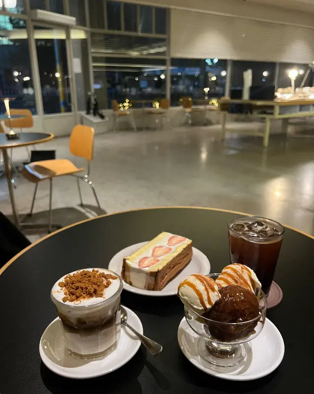 깔끔하게 비워진 접시