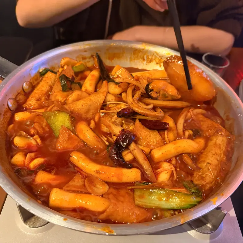 푸짐한 닭발 한 상 차림