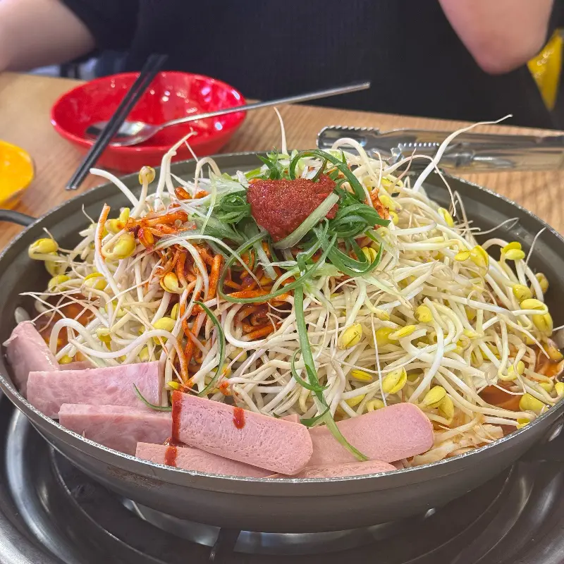 야채와 떡볶이의 조화