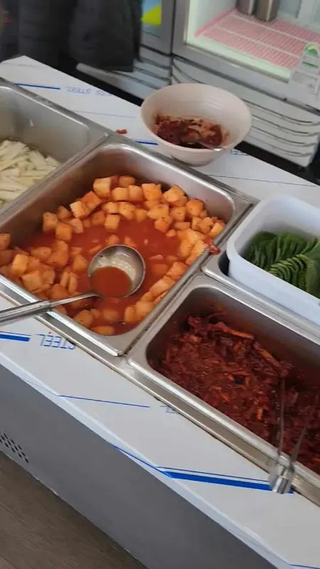 두거리우신탕 밑반찬 코너