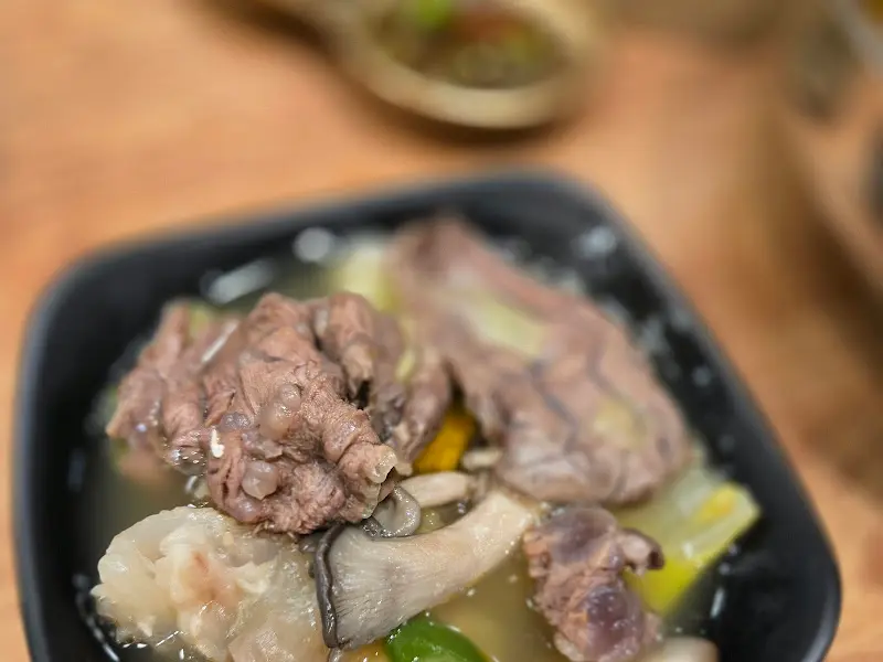 아롱사태수육전골의 깊은 국물
