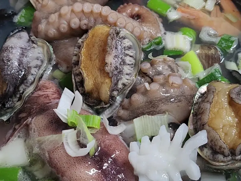 황제해물칼국수 해산물3