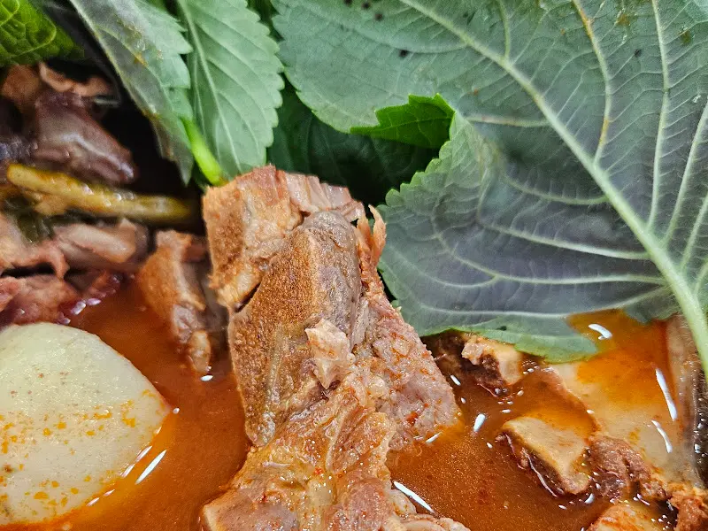 뼈에 푸짐하게 붙어있는 살코기