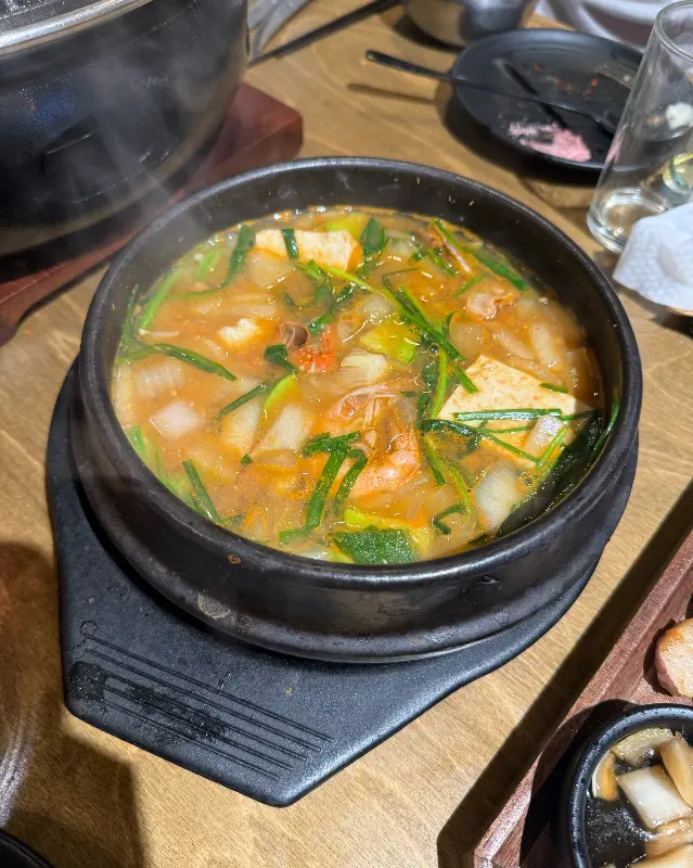 꽃게가 들어간 시원하고 깊은 맛의 된장찌개