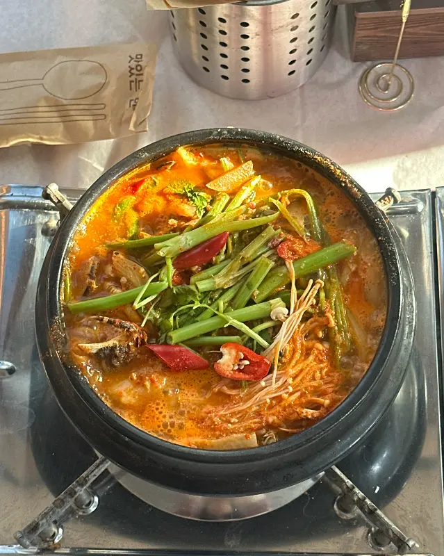 보글보글 끓고 있는 참게탕