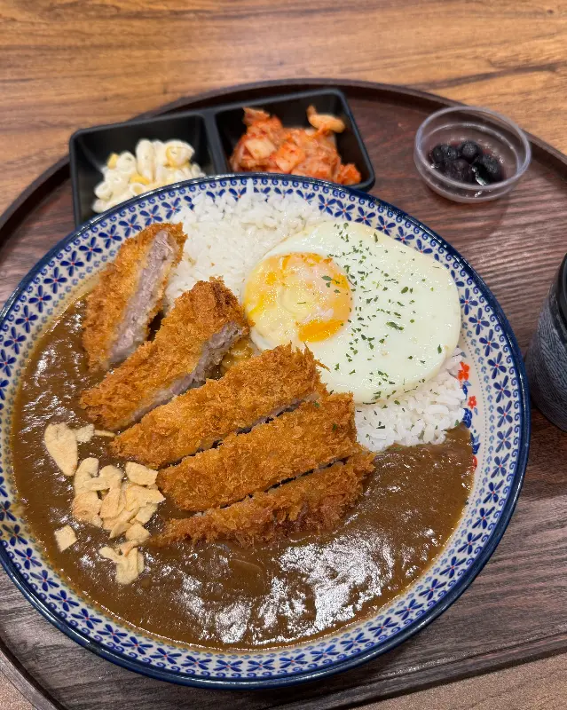 바삭한 돈카츠와 부드러운 계란의 조화, 돈카츠 카레