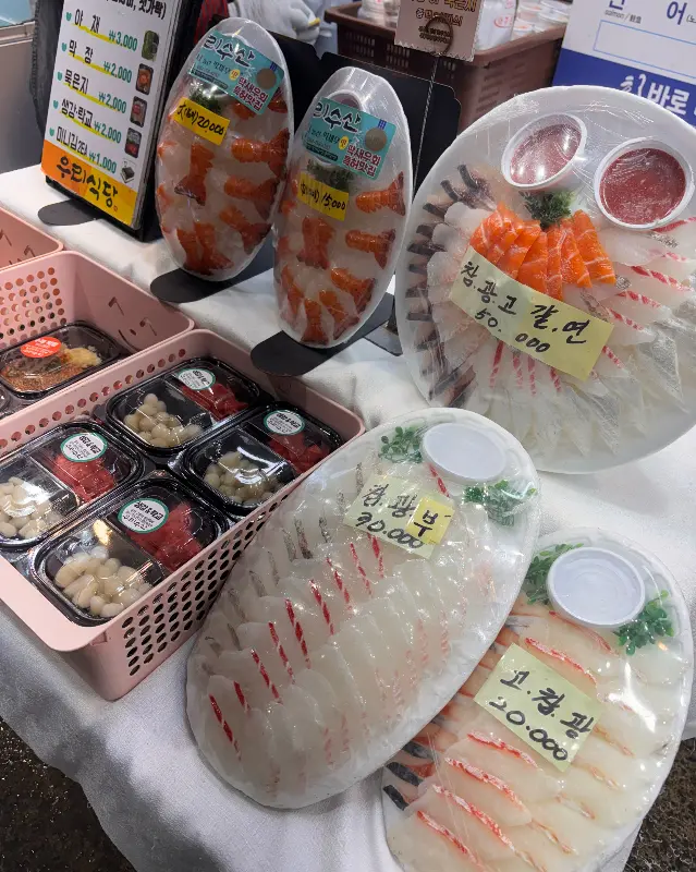 싱싱한 딱새우회, 참돔회, 고등어회 모듬