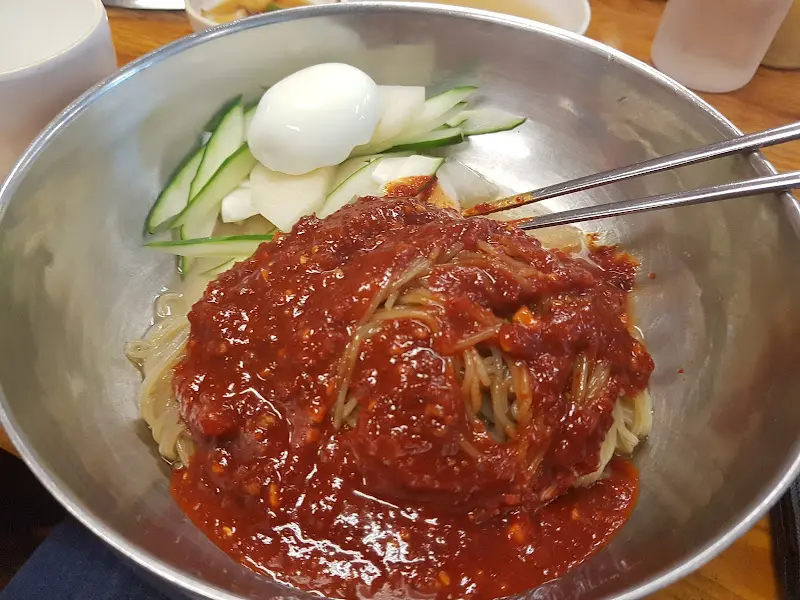비빔냉면