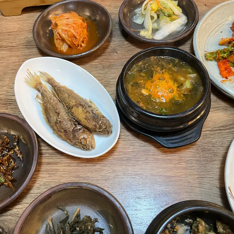 다양한 종류의 밑반찬