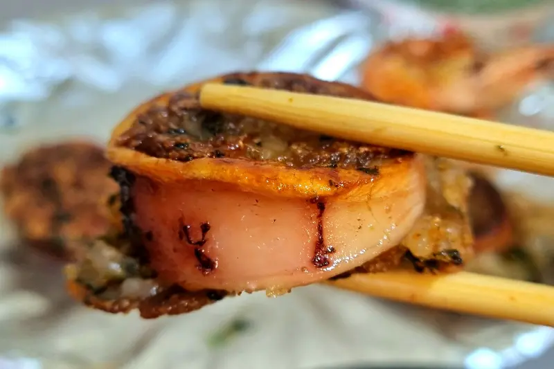 바삭한 누룽지가 듬뿍 올려진 오징어순대