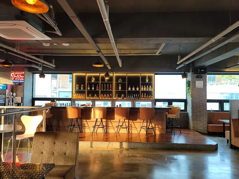 건물 7층에 위치한 펍