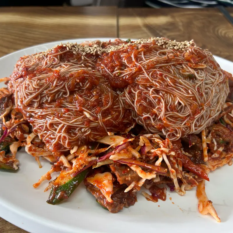 수육무침과 냉면 사리