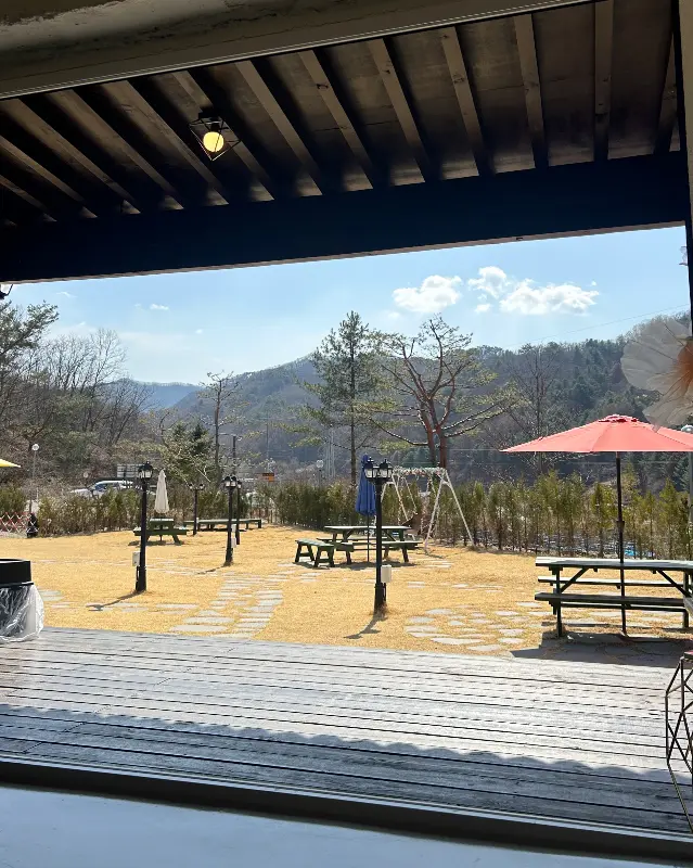 팔봉수피아 창밖 풍경