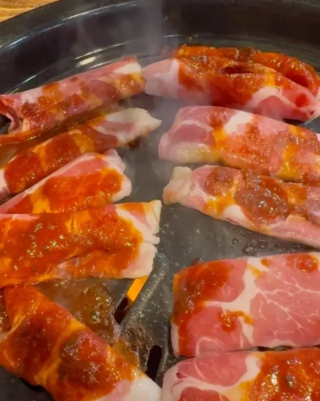 불판 위에서 익어가는 열탄불고기