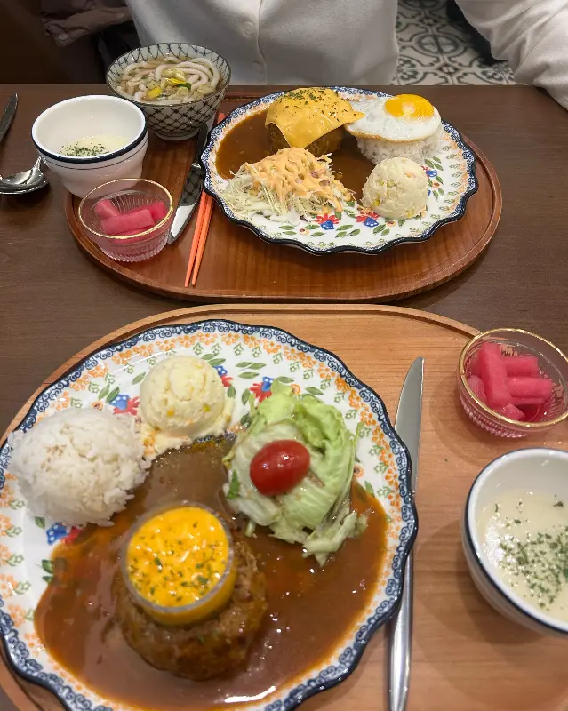 함박스테이크와 돈까스 투샷