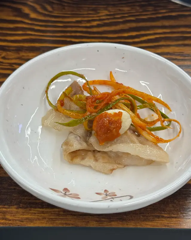 수영냉삼의 기본 반찬