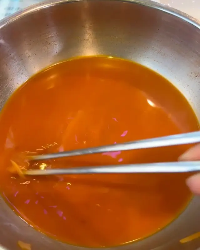 주황색 짬뽕 국물