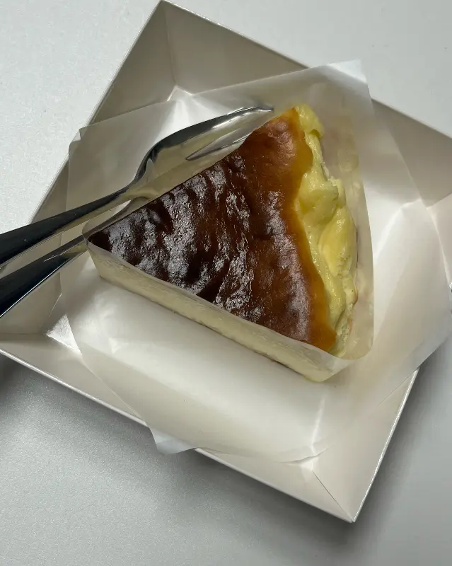 포장된 바스크 치즈 케이크