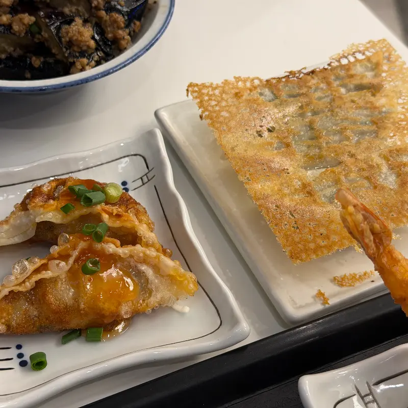 사천교자와 덮밥의 한상차림