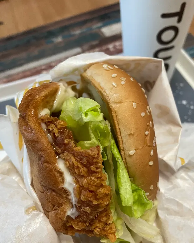 갓 나온 싸이버거의 모습