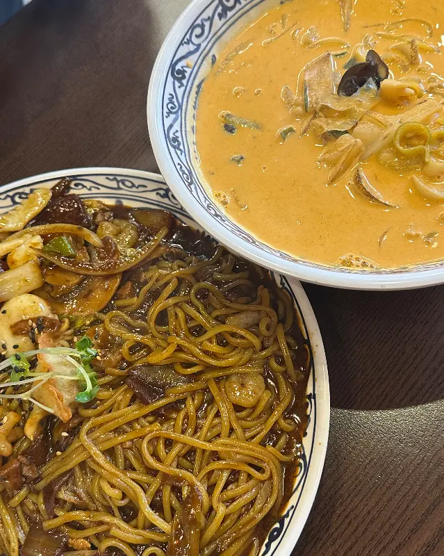 쟁반짜장과 크림짬뽕