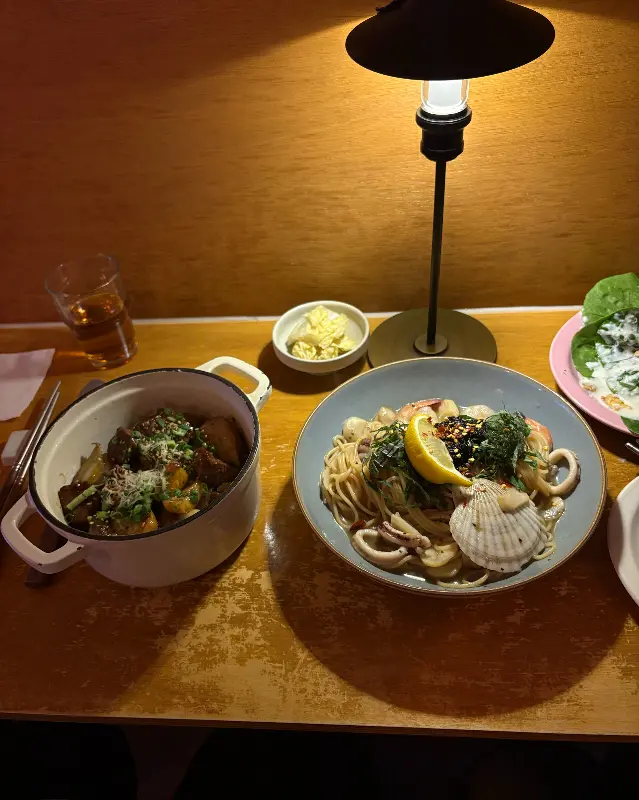 테이블 위에 놓인 단초의 메뉴들