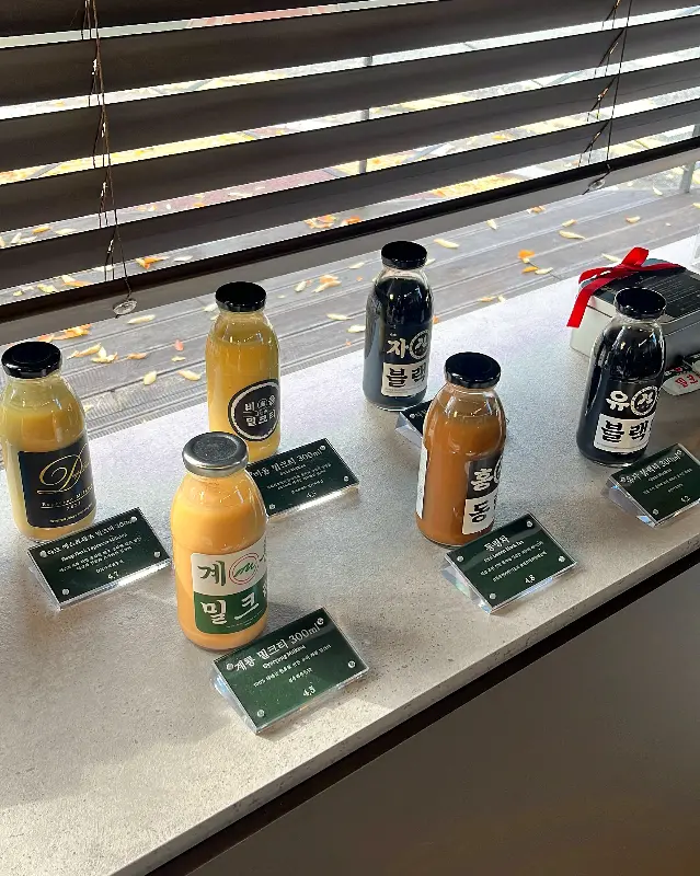 진열된 밀크티 병