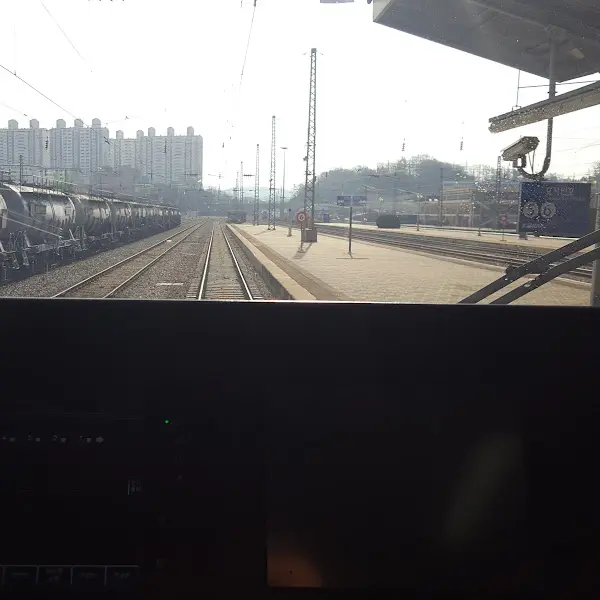 기차역 플랫폼 풍경