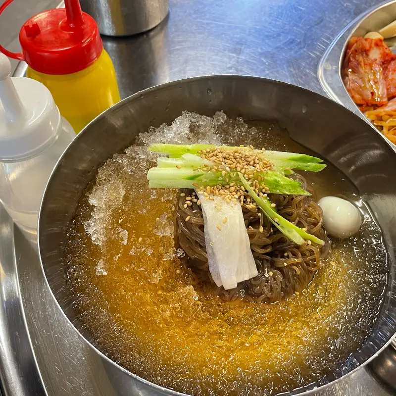 살얼음 동동 냉면