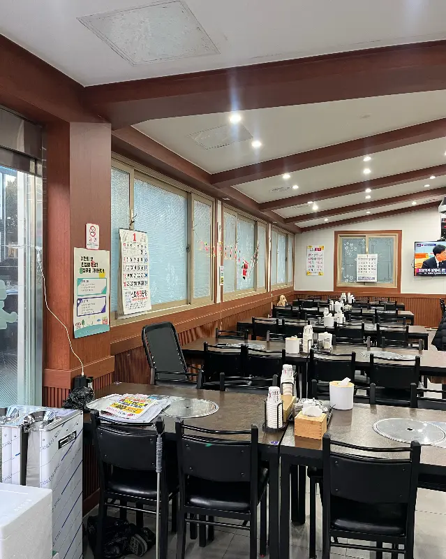 넓고 깔끔한 서울왕순대 내부
