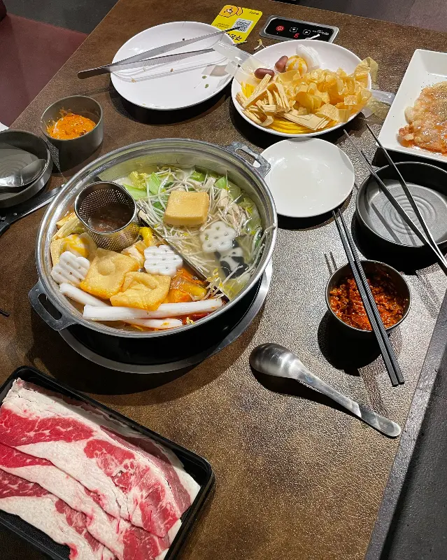 훠궈 재료와 육수