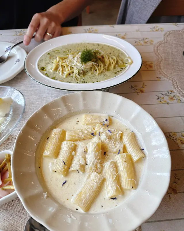 파스타와 샐러드