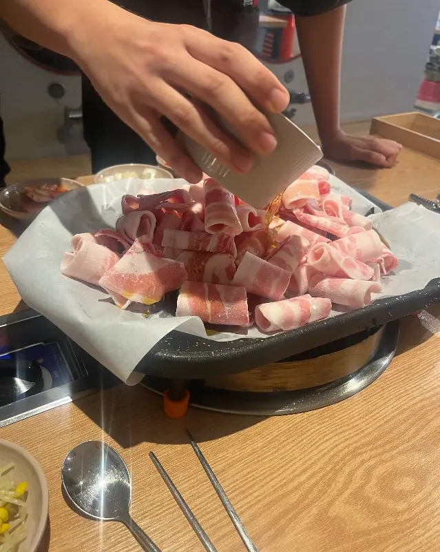 고기 굽는 모습