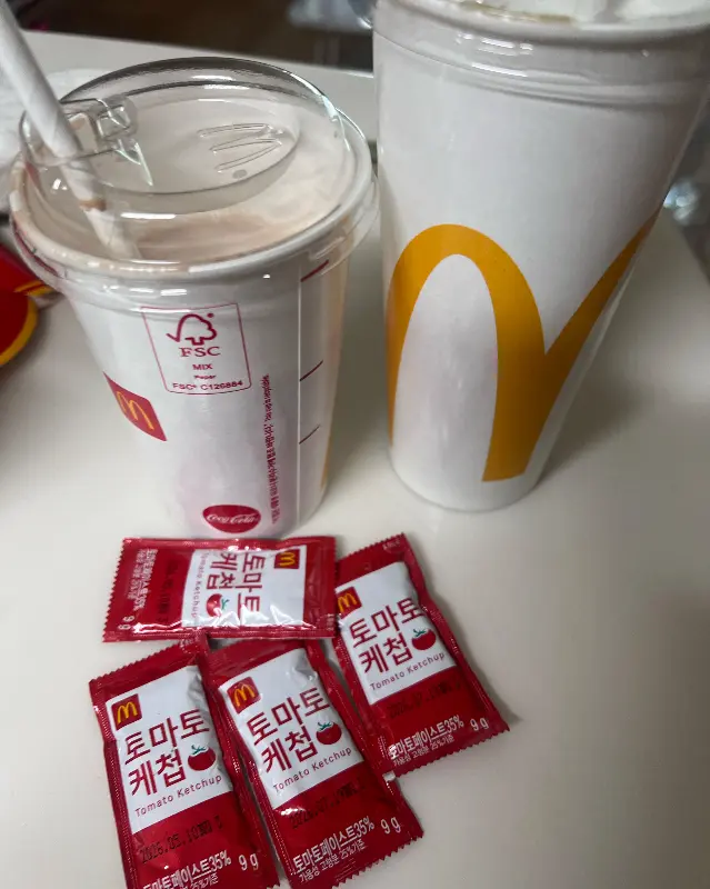 맥도날드 케첩과 음료
