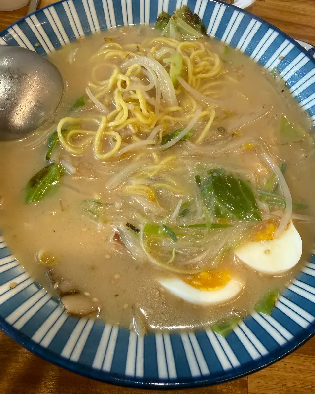 깊고 진한 맛이 느껴지는 라멘