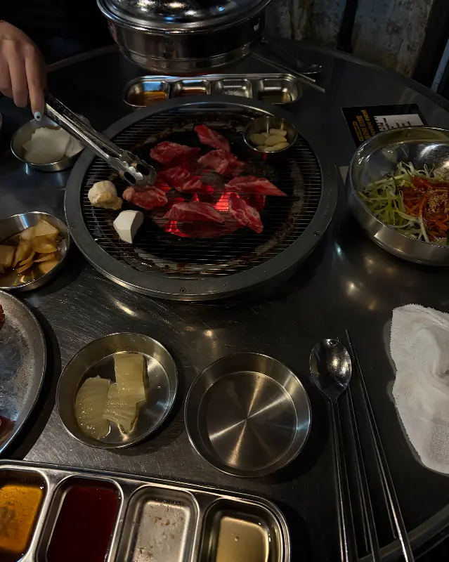 소갈비살 굽는 모습