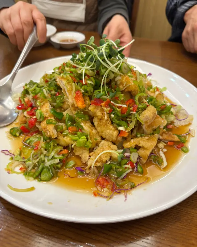 신선한 야채가 풍성한 탕수육