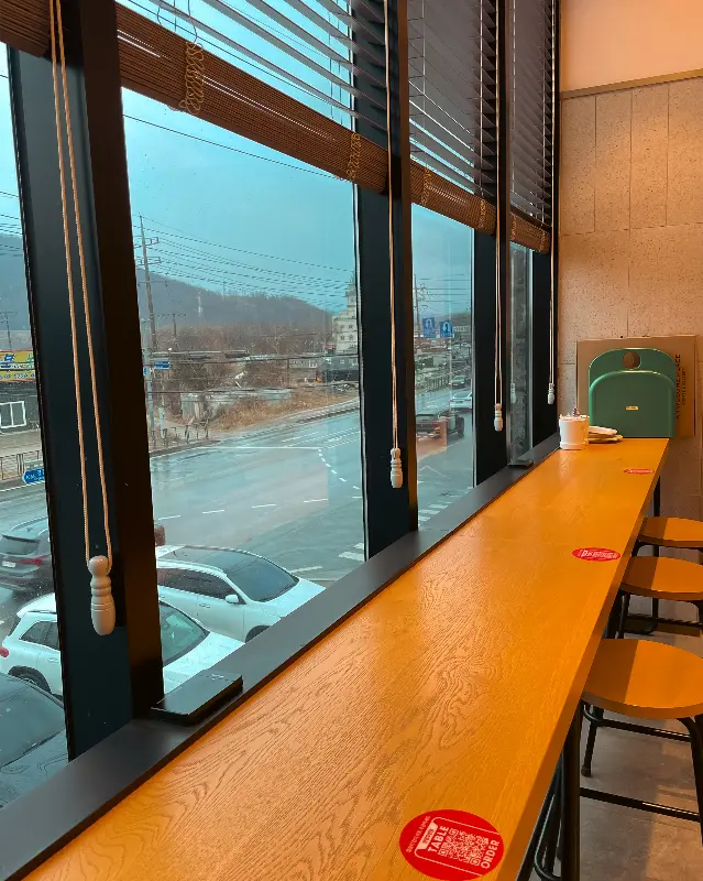 투썸플레이스 창가 좌석