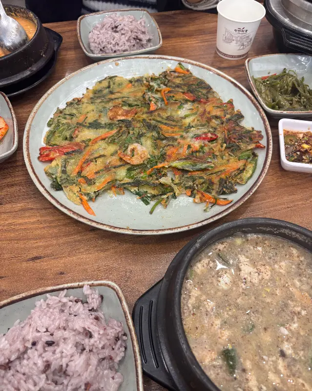 맷돌로만 정식 한상차림