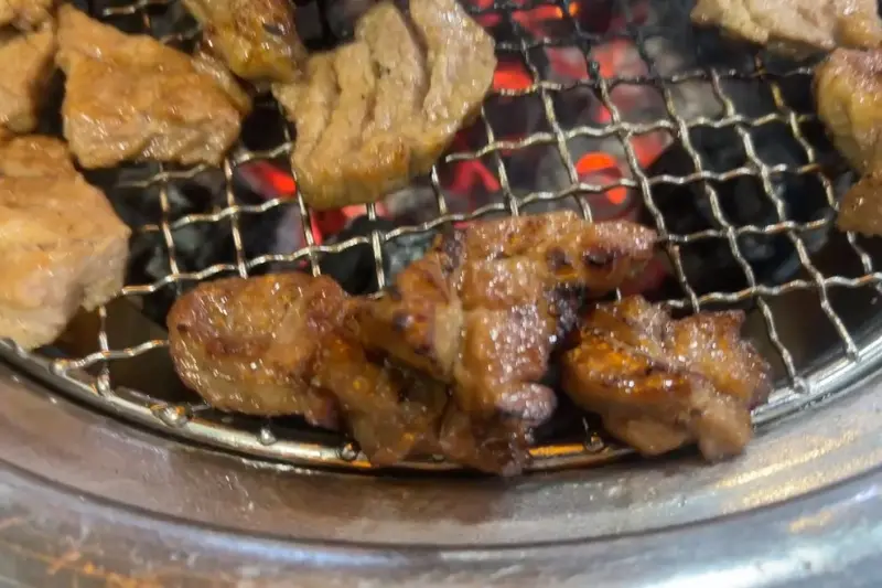 노릇노릇 익어가는 돼지갈비