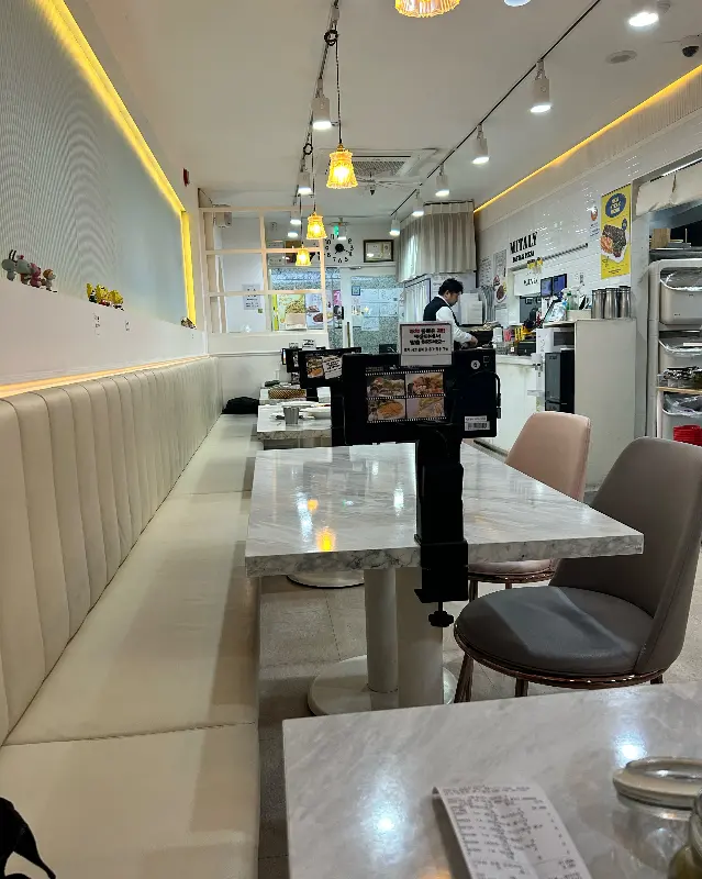 미태리 시흥장곡역점 내부