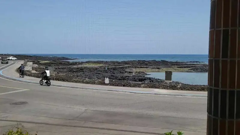 온평국수에서 바라본 바다 풍경