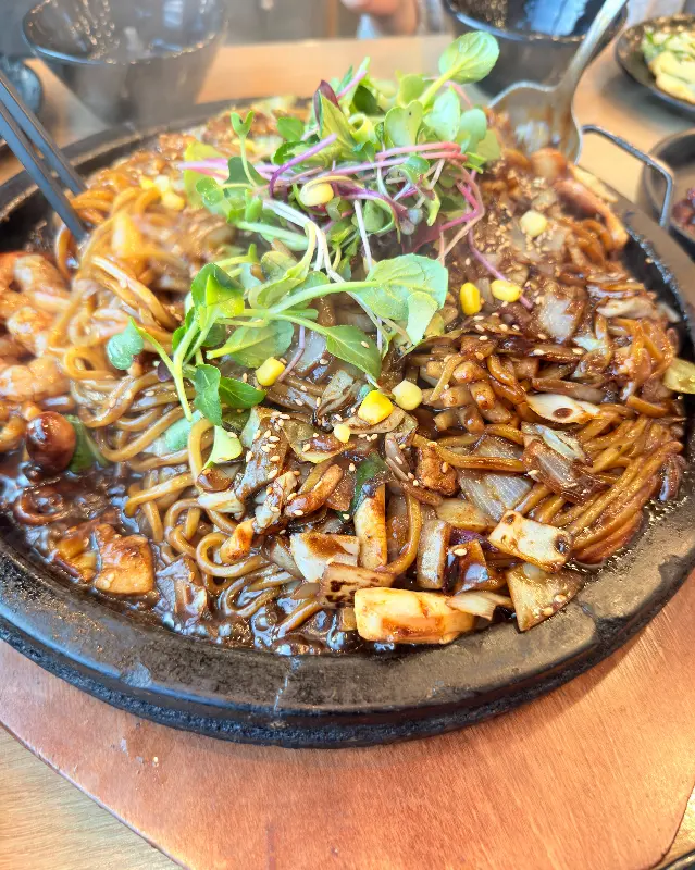 돌짜장과 양념게장의 만남