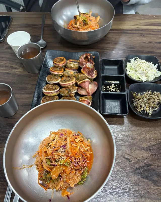 회국수와 오징어순대 전체샷