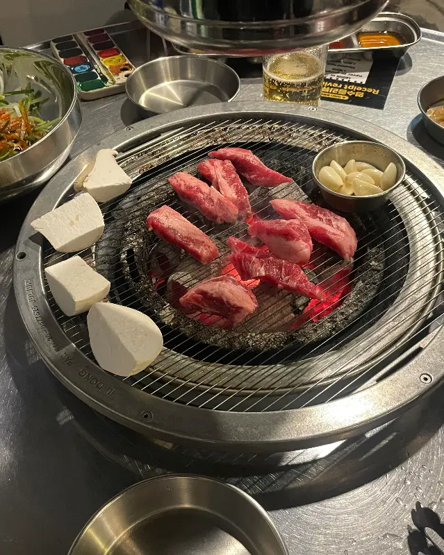 잘 구워진 소갈비살