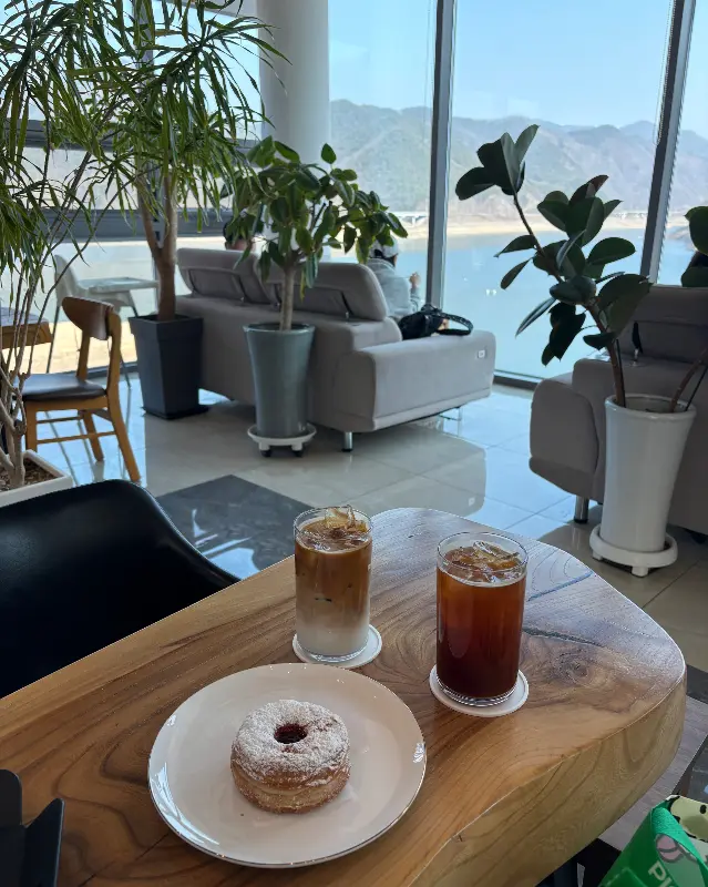 댐뷰를 바라보며 즐기는 커피 한 잔